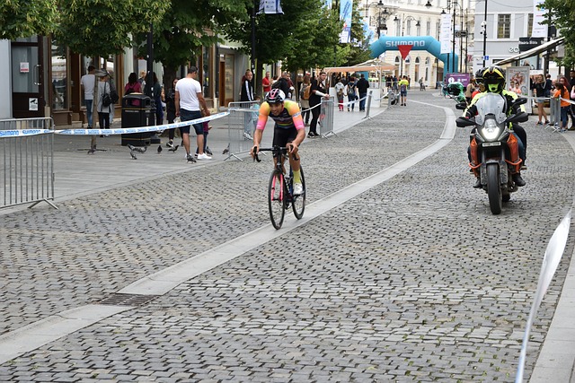 然在比赛中 然在比赛中